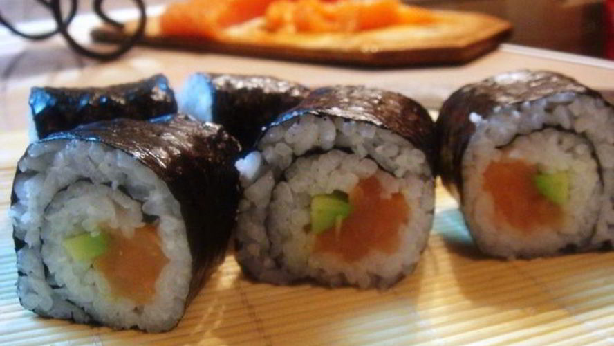 Рецепт роллов с семгой и авокадо