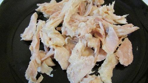 роллы с яичных блинчиков с курицей и салатом