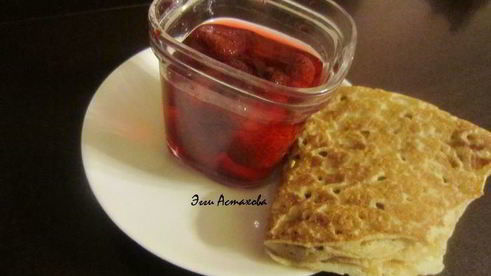 сладкие блинные роллы три вкуса с соусами