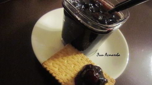 сладкие блинные роллы три вкуса с соусами