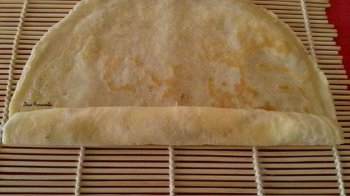 сладкие блинные роллы три вкуса с соусами