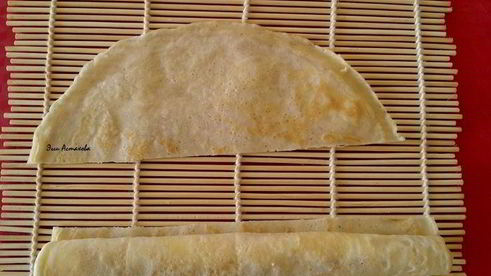 сладкие блинные роллы три вкуса с соусами