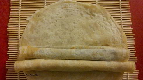 сладкие блинные роллы три вкуса с соусами