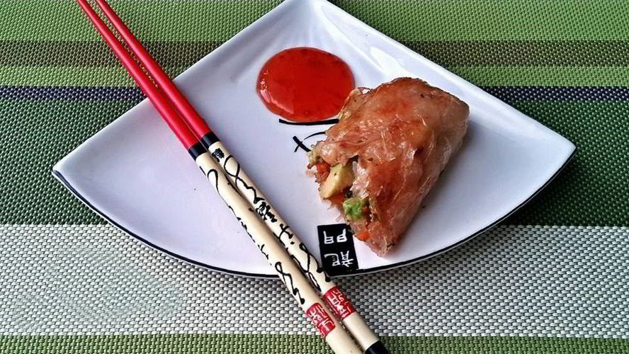 Рецепт спринга-роллов с креветкой и авокадо