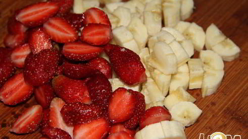 спринг-роллы с творогом, клубникой и бананом