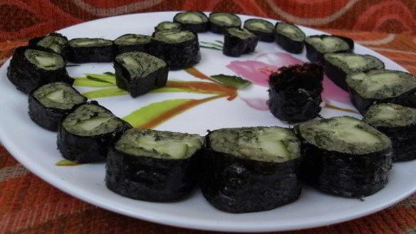 Рецепт Сыроедческих роллов с огурцом и рукколой