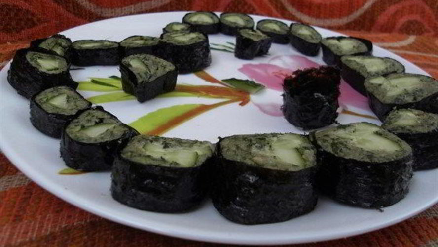 Рецепт сыроедческих роллов с огурцом и рукколой