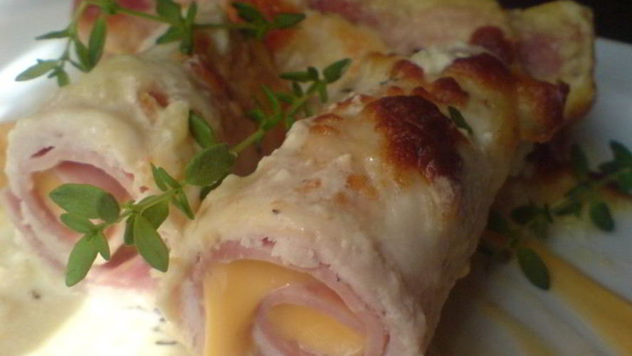 Рецепт куриных рулетиков под соусом