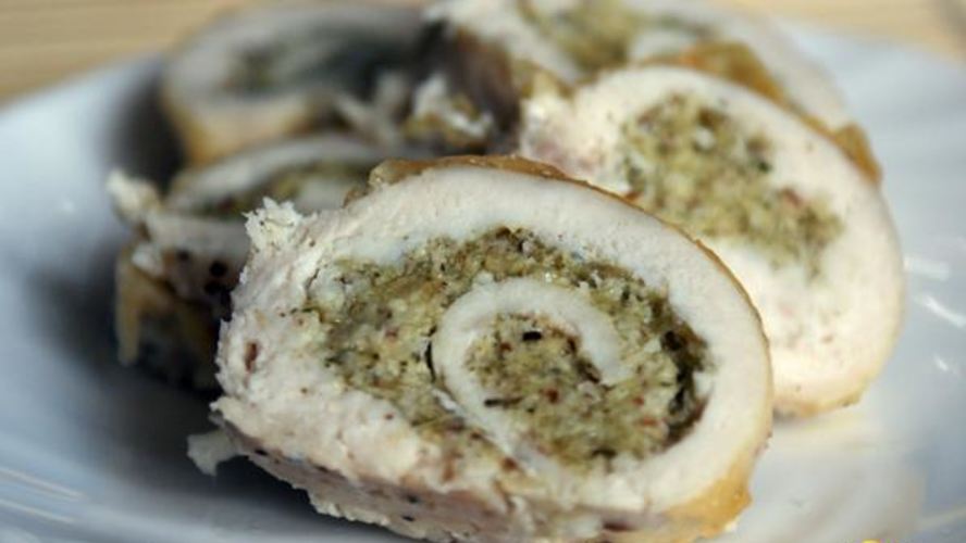 Рецепт куриных рулетиков с миндально-мятной начинкой