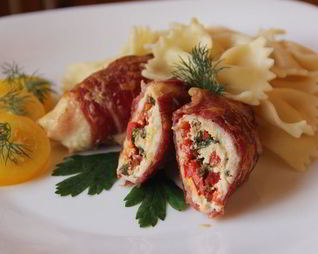 Куриные рулетики с начинкой в пармской ветчине