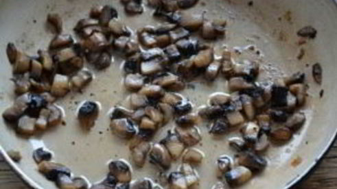 мясной рулет с грибами и сыром