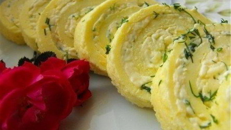 Рецепт омлетного рулета с плавленым сыром