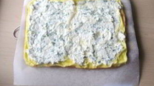 омлетный рулет с плавленым сыром