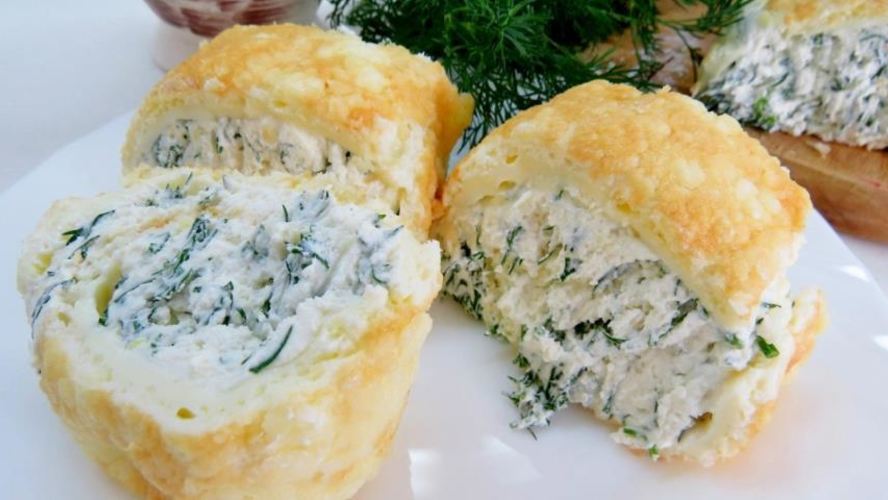 Рецепт омлетного рулета с творогом и зеленью