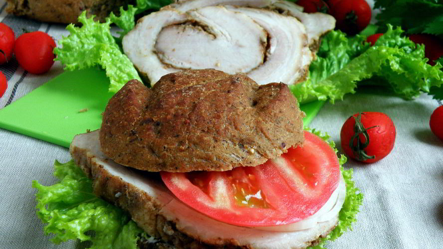 Рецепт пряного свиного рулета в мультиварке в пергаменте