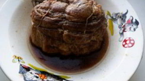 пряный свиной рулет в мультиварке в пергаменте