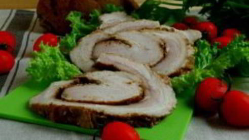 пряный свиной рулет в мультиварке в пергаменте