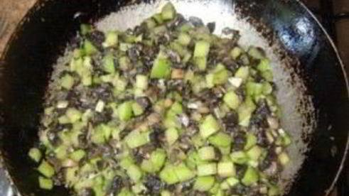 рулет из кабачков с грибами