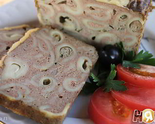 Рулет из куриной печени с макаронами