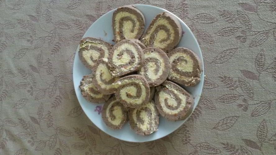 Рецепт рулета из куриной печени с сырно-яичной начинкой