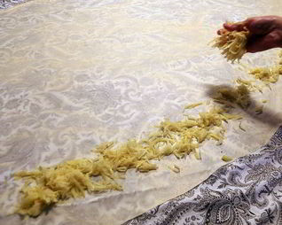 Рулет из лаваша с колбасой