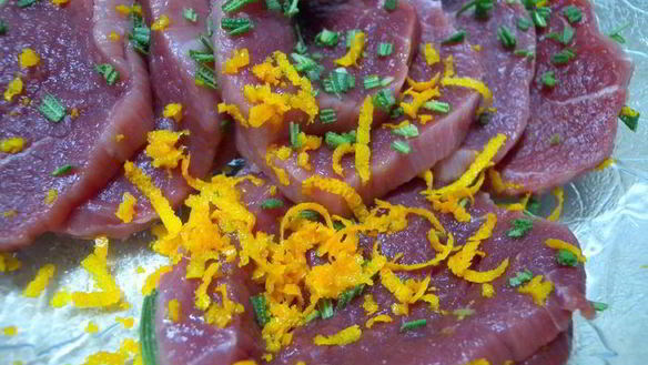 Рецепт Рулета из мясной вырезки с вишней