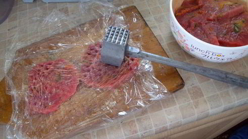 рулет из мясной вырезки с вишней