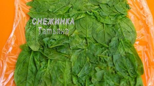 рулет из шпината с рисом и морепродуктами