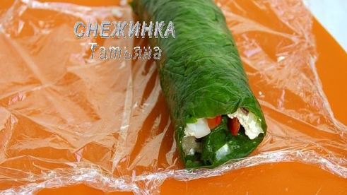 рулет из шпината с рисом и морепродуктами