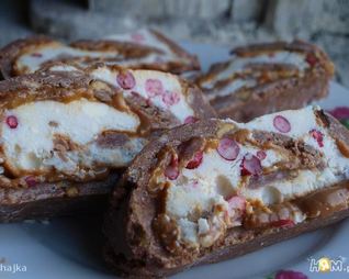 Рулет с творожной начинкой