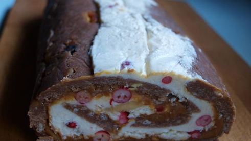 рулет с творожной начинкой