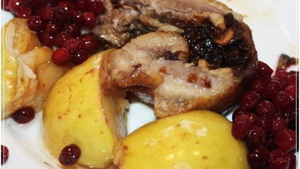 Рецепт Рулета с яблоками и черносливом