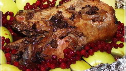 рулет с яблоками и черносливом