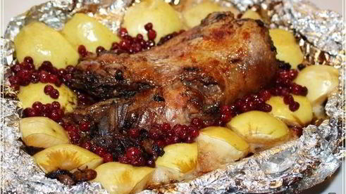 рулет с яблоками и черносливом