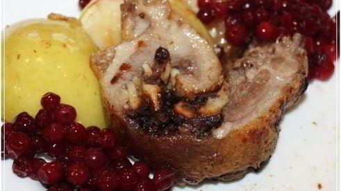 рулет с яблоками и черносливом