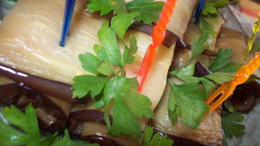 Рецепт рулетиков из баклажана с чесноком и зеленью