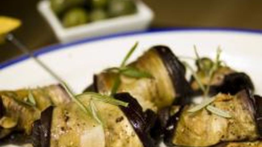 Рецепт рулетиков из баклажана с чесноком