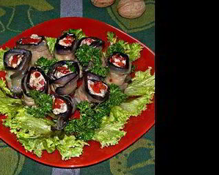 Рулетики из баклажанов ореховые
