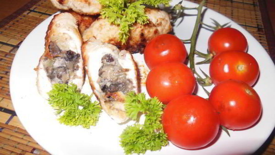 Рецепт рулетиков из индейки с грибами и сыром