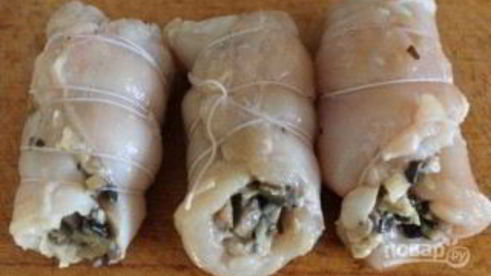 рулетики из куриной грудки с грибами