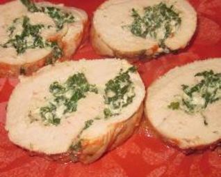 Рулетики из куриных грудок с фетой и шпинатом
