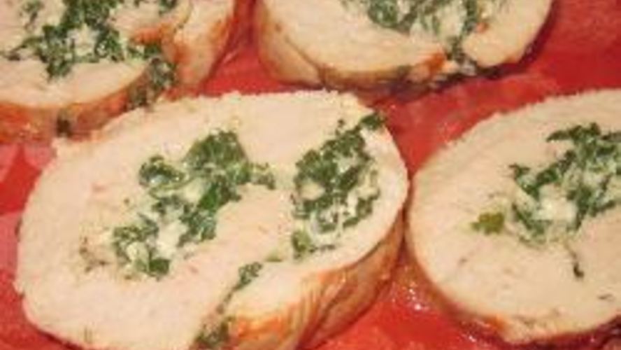 Рецепт рулетиков из куриных грудок с фетой и шпинатом