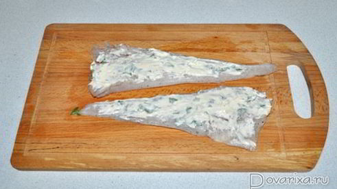 рулетики из минтая с плавленым сыром и зеленью