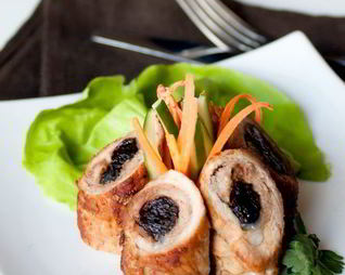 Рулетики из свинины с черносливом