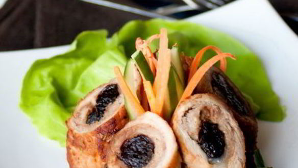 Рецепт Рулетиков из свинины с черносливом