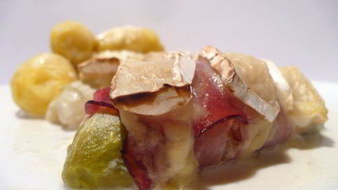 рулетики из цикория с сырной начинкой