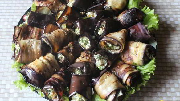 Рецепт Рулетов из баклажан с творогом