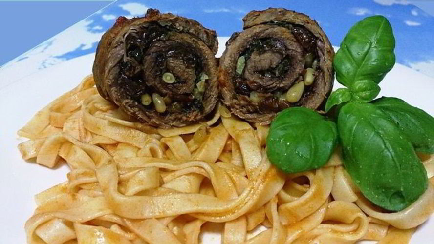 Рецепт рулетов из говядины по-неаполитански