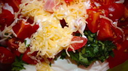 слоеные рулетики с ветчиной, сыром и базиликом