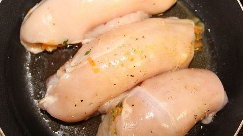сочные рулетики из куриных грудок